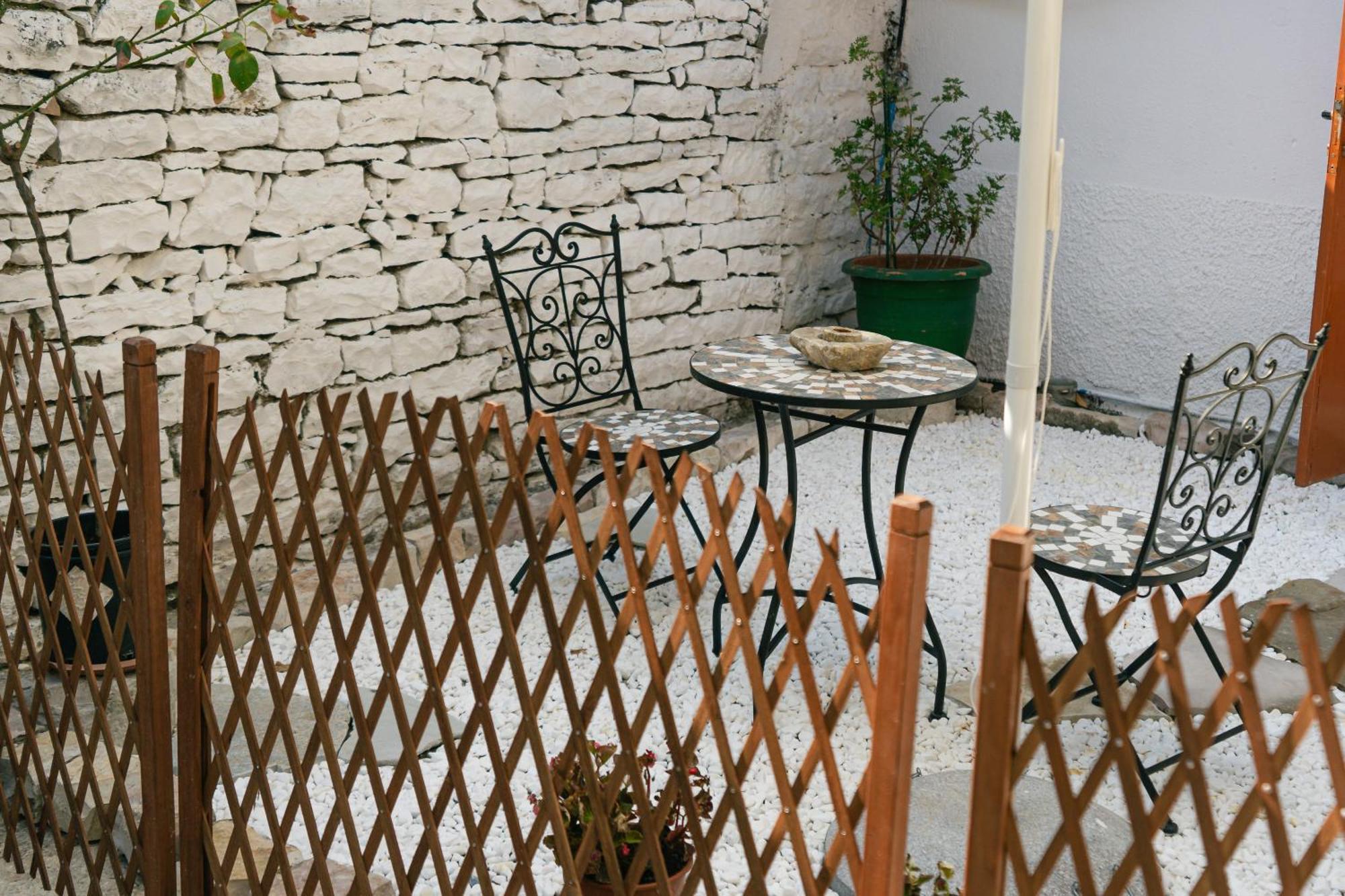 Petrichor Hotell Gjirokastër Eksteriør bilde