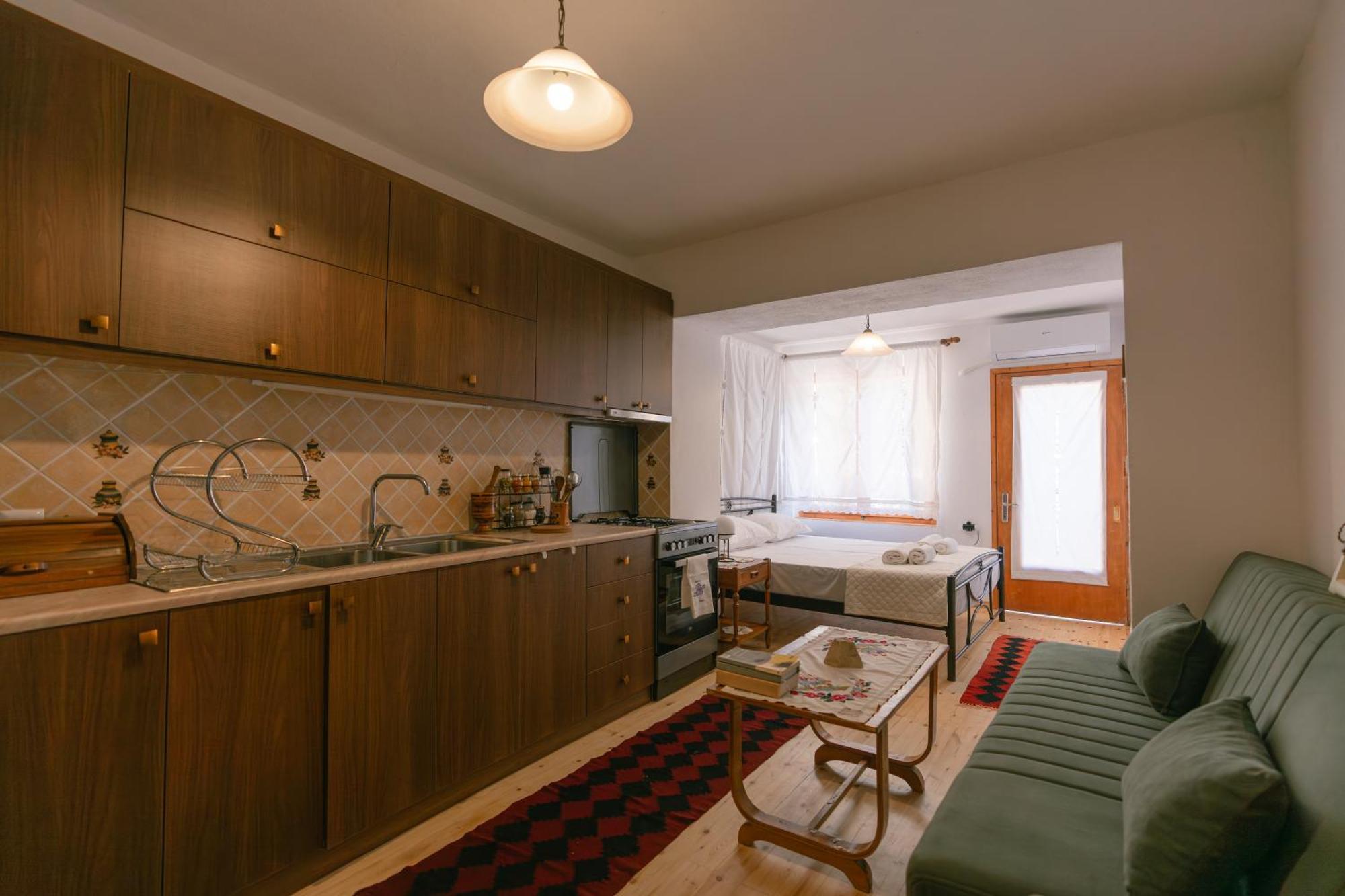 Petrichor Hotell Gjirokastër Eksteriør bilde