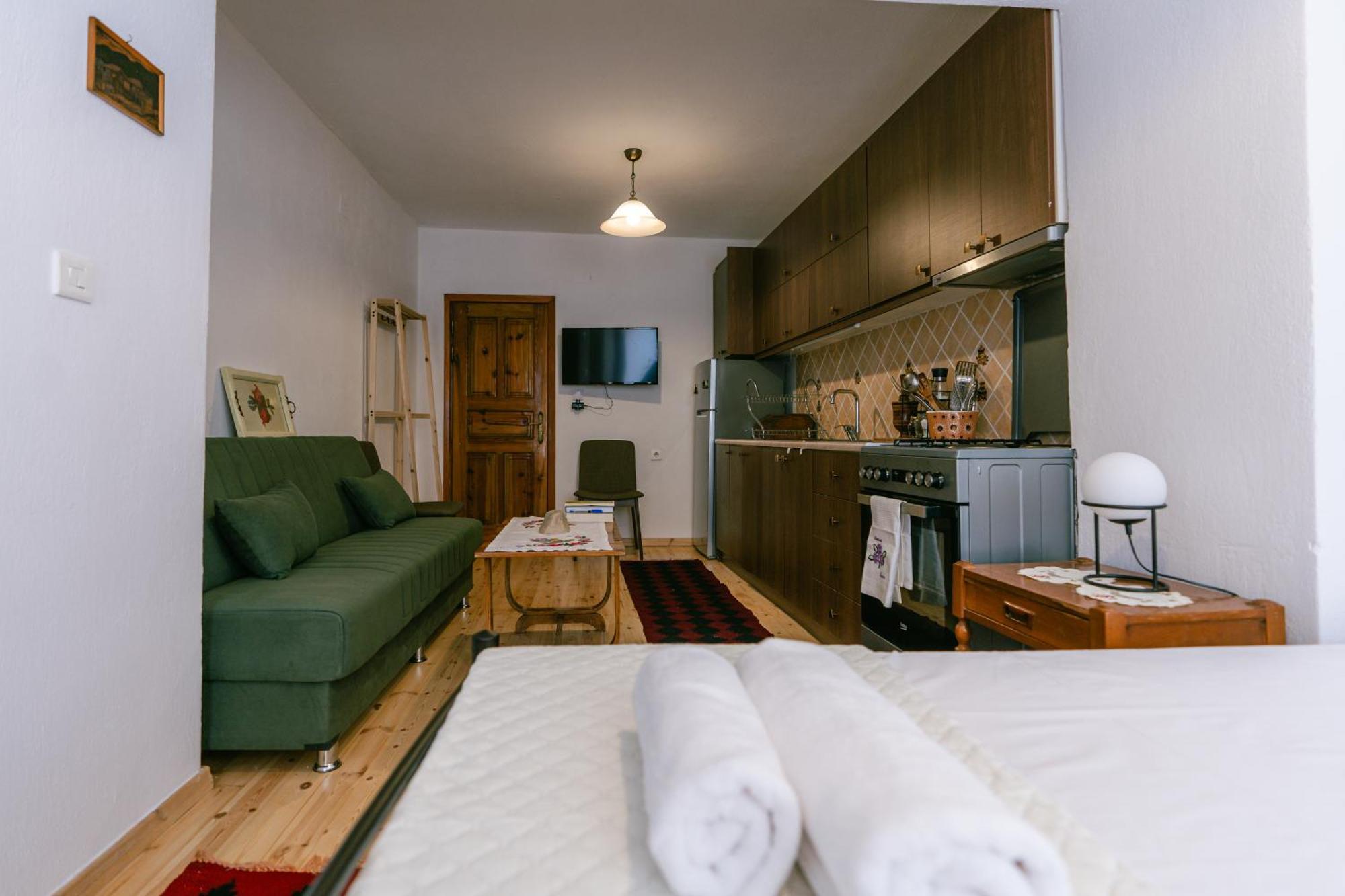 Petrichor Hotell Gjirokastër Eksteriør bilde