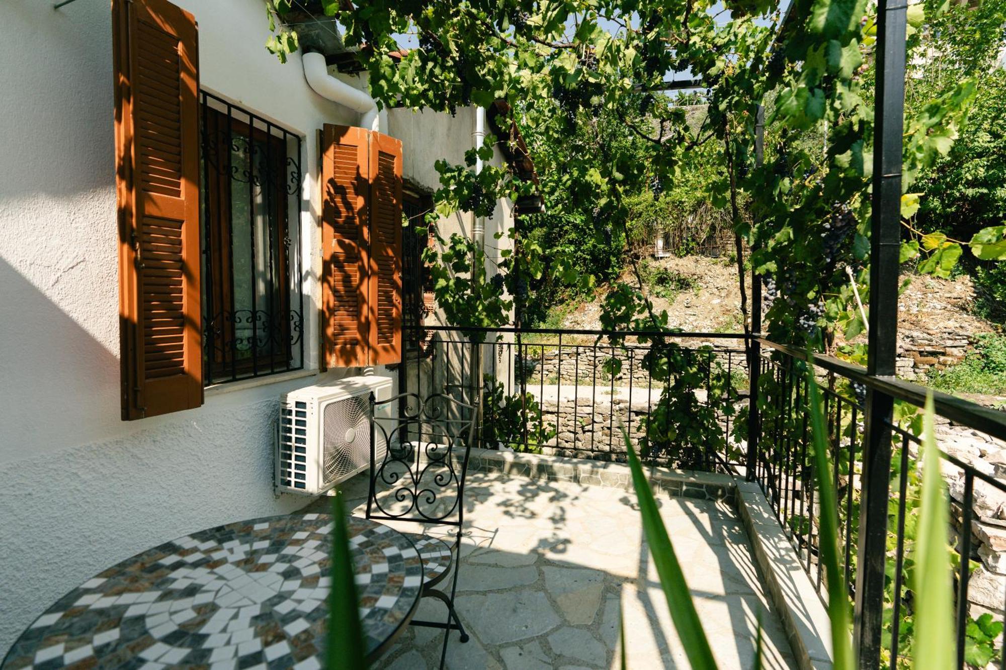 Petrichor Hotell Gjirokastër Eksteriør bilde