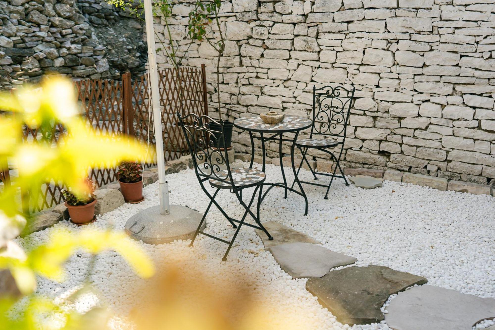 Petrichor Hotell Gjirokastër Eksteriør bilde