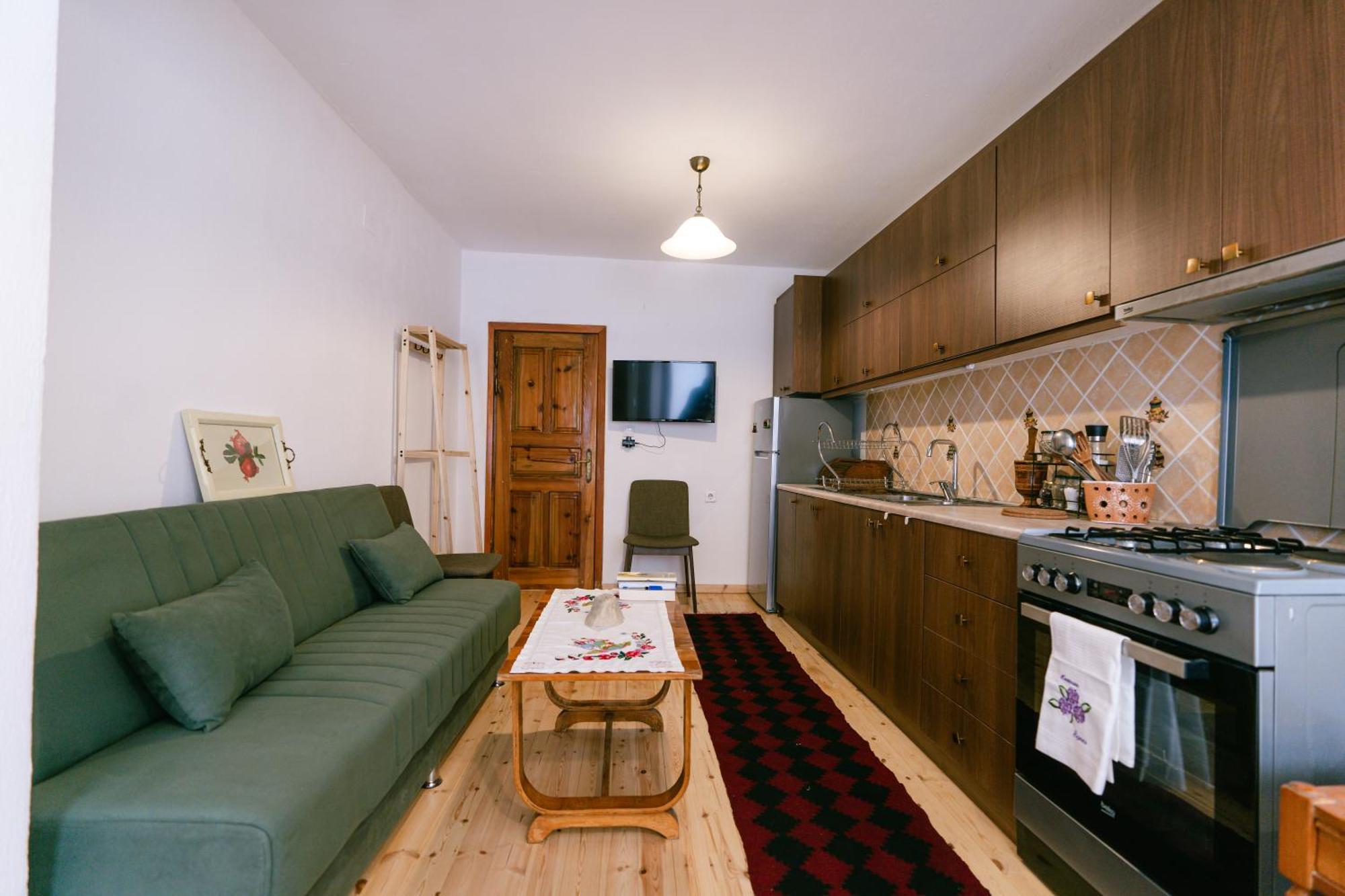 Petrichor Hotell Gjirokastër Eksteriør bilde