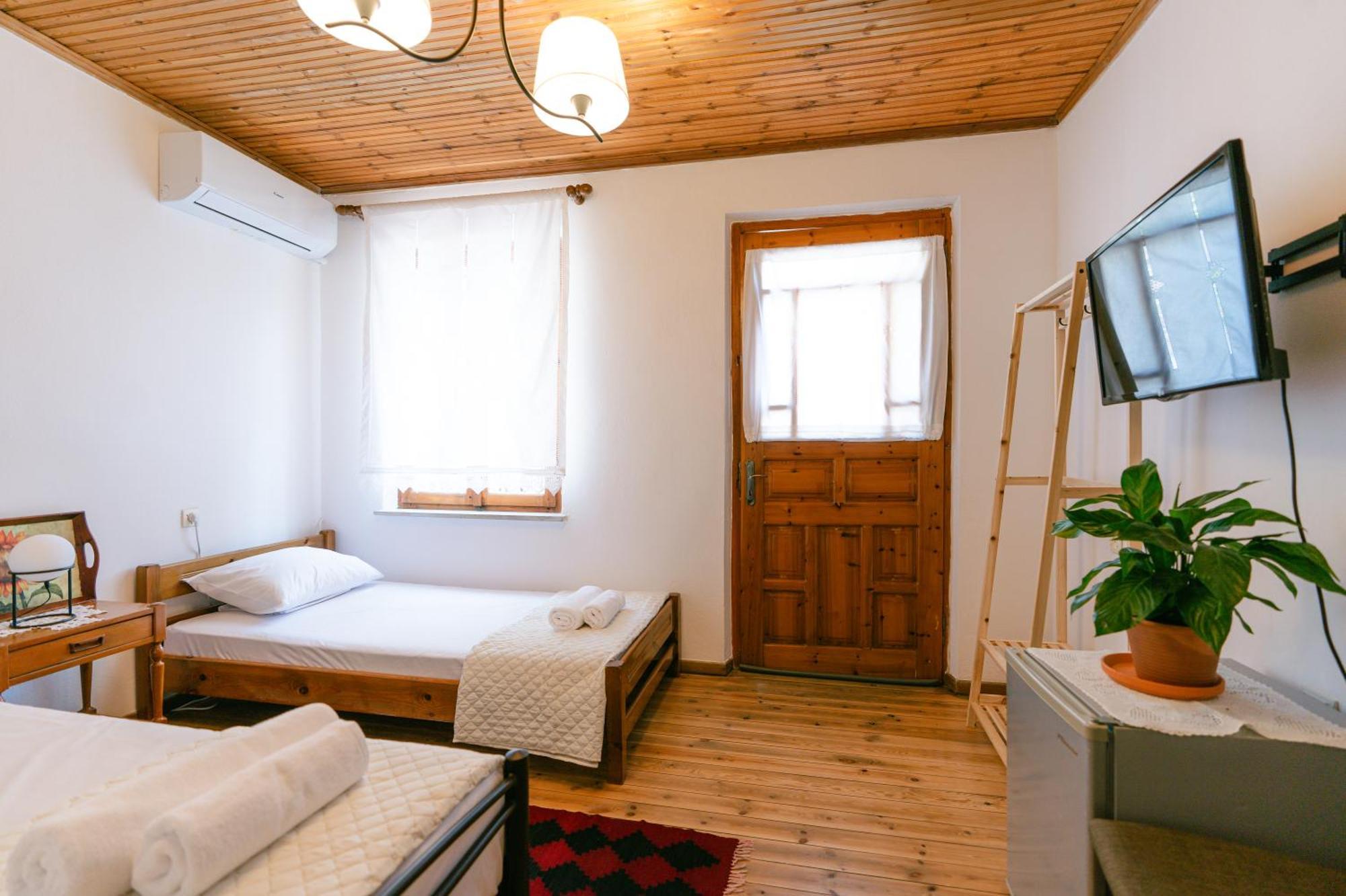 Petrichor Hotell Gjirokastër Eksteriør bilde
